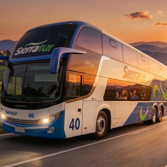 Ómnibus de turismo de la flota propia de SIERRATUR Viajes
